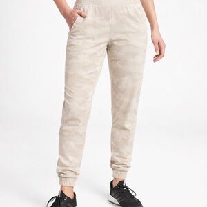 NWT Athleta Neutral Camouflage Lightweight Joggers Athletic Lounge Women’s 2
